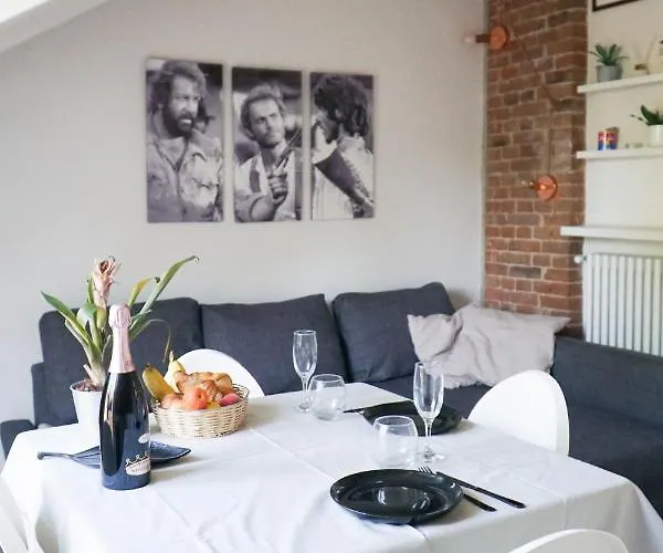 Cozy Apartment With Mole & Hill View