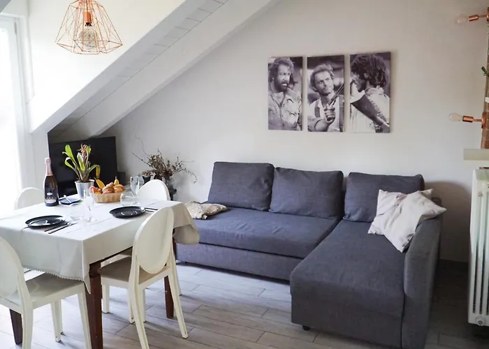 Cozy Apartment With Mole & Hill View